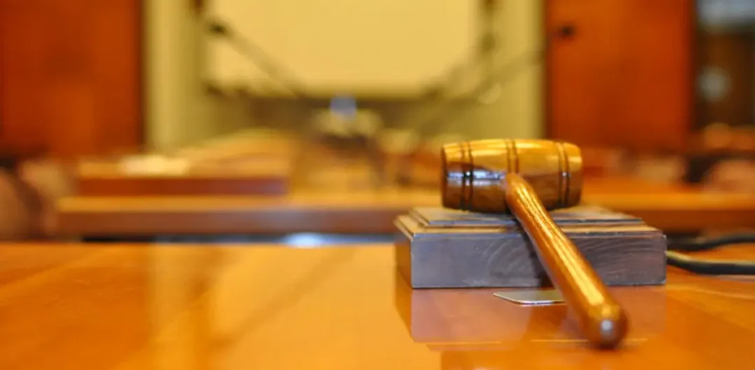 Νέα δικαίωση συνταξιούχου αστυνομικού από το Ειρηνοδικείο Χανίων–Έσωσε την περιουσία του