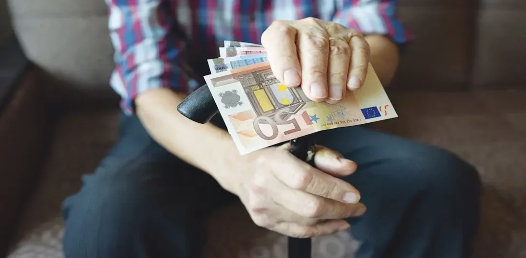 Αναδρομικά: Οι ανοιχτές εκκρεμότητες – Τι αφορά και αποστράτους – Πότε θα πληρωθούν