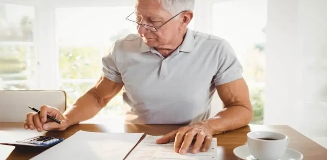 Δήλωση-παγίδα για συνταξιούχους: Πώς μπορεί να πληρώσετε περισσότερο φόρο χωρίς να πάρετε ούτε 1€ παραπάνω